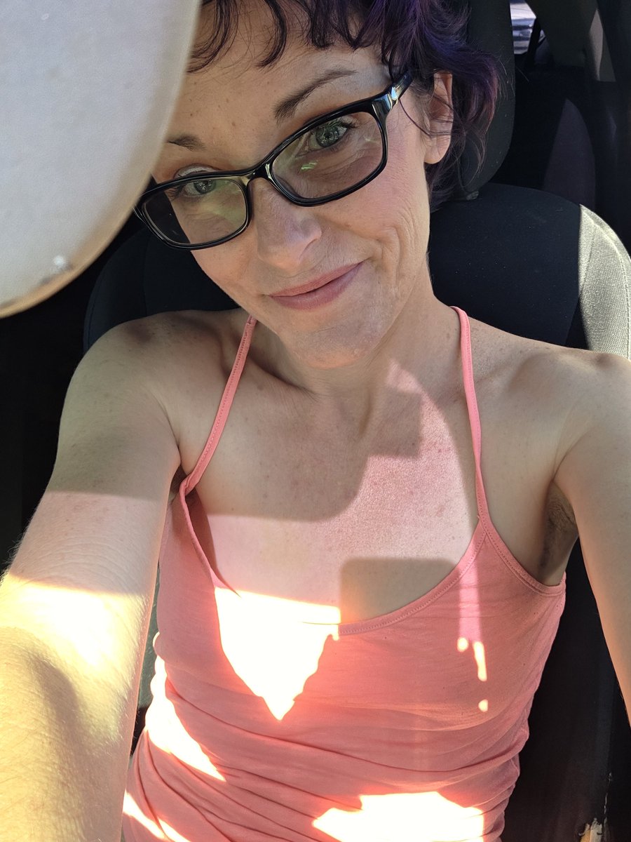 BambiBlueBella's tweet photo. Gym time,  my time, music and looking at pics for my tattoo later! https://t.co/o4rpSUx34v