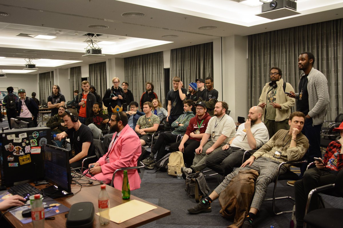 What a weekend, eh? ROUNDABOUT went off with a bang! Thank you to everyone who made our first FGC major an unforgettable event! VODS and Top 8 graphics to follow throughout the week. 👑
📸 jordangardiner_ on IG