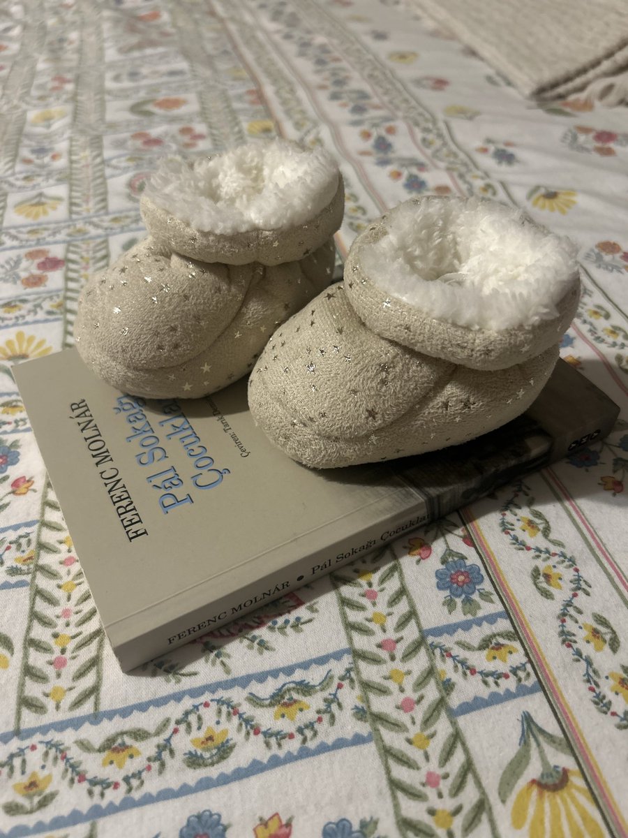 evde şöyle minik ayakların patikleri💞
hala kuzusu, bal yanak🌸🕊️