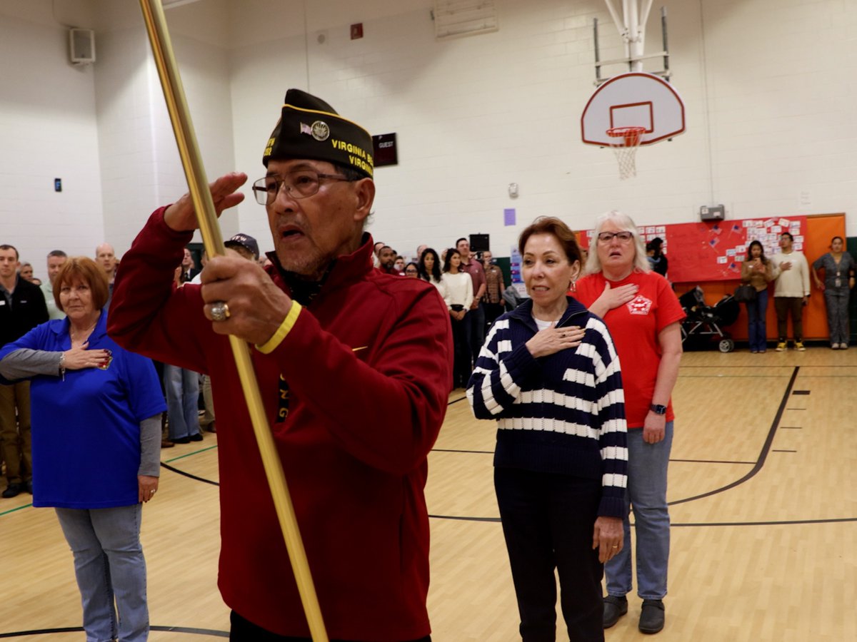 vbschools's tweet image. Tuesday is Veterans Day. We honor all who have served and the more than 11,300 military-connected students and families in VBCPS who inspire us every day. 💛

#WeAreVBSchools #VBCPSProud #VeteransDay