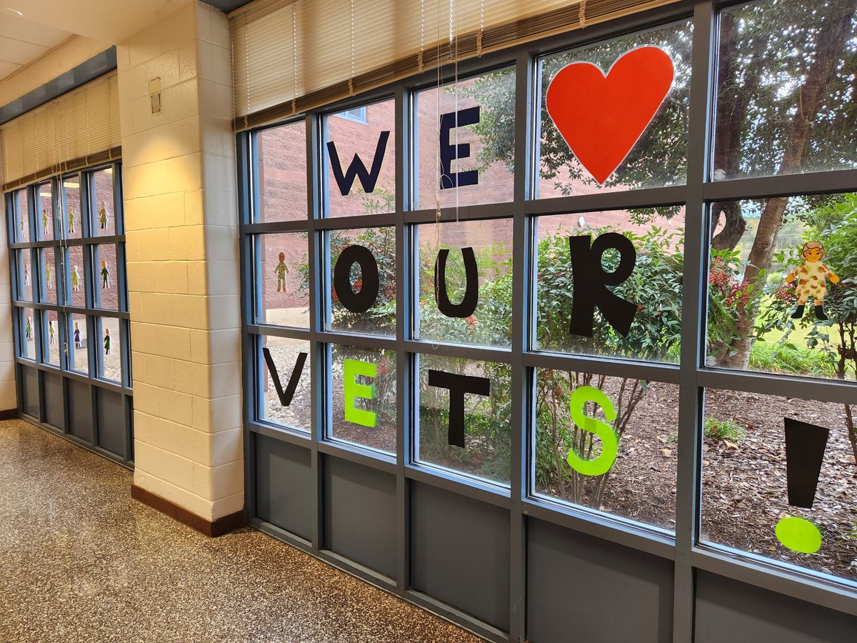 vbschools's tweet image. Tuesday is Veterans Day. We honor all who have served and the more than 11,300 military-connected students and families in VBCPS who inspire us every day. 💛

#WeAreVBSchools #VBCPSProud #VeteransDay