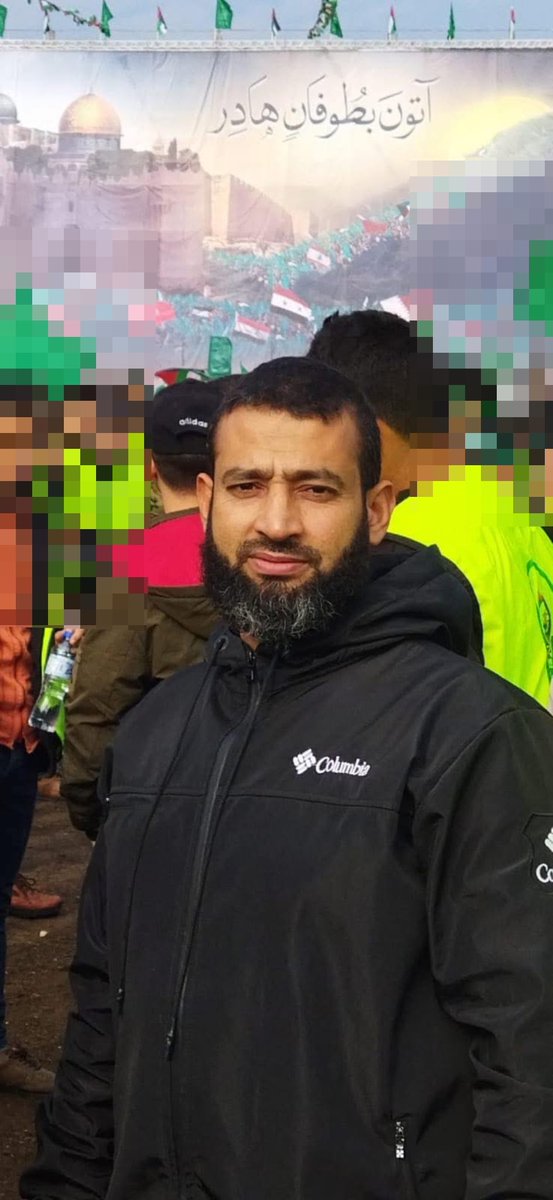 MElsakany95642's tweet photo. "والذين قتـ،،،،.ـلوا في سبـ،،،،ـيل الله فلن يضل أعمالهم سيهديهم ويصلح بالهم ويدخلهم الجنة عرفها لهم "

أكثر من خمسة وعشرون عامًا وأن أشهد أنك لم تفارق محاربك ساعةً واحدة يا أبكر .. 
كيف لي أن أرثيك يا خالي وأقف على مآثرك العظيمة وأنت الذي كنت كمجموعة رجال مختزلة في شخص واحد وهذا  من عظيم فعالك وأعمالك وسعيك إلى جنـ،،،ـات الخلود الباقية ..

الشه��ـ،،،،،،ـد القـ،،،،ـائد المجـ،،،،ـاهد العابد المخلص المتواضع، الخفي التقي الصوام لنهاره ، القوام في ليله ، الخدوم لإخوانه، المحب لهم ، خالي الحبيب (معين أحمد أبو صبحة ، أبو بكر ) 

أفنى حياته كلها خادمًا لأخـ،،،،ـوانه المجـ،،،،، ـاهدين ،، عاملًا بحق في منشط ومكره، في مغرم ومغنم لم يثنيه عن الجهـ،،،،، ـاد في سبيل الله شيء ، 

كان محبًا للقرآن ومحبًا للجـ،،،،.ـهاد ومحبًا لمسجده فهو أمير المسجد وخادم أهله.

يشهد له شباب الحي بل شباب معسكر جباليا  كلهم ، أنه لم يترك فرصة ويلتقي فيها الشباب، إلا ودعاهم للإلتزام في الصلاة في المسجد ، وترك الأغاني وسماع القرآن ،  حتى أنه كان يطوف بين الشوراع وأزقة المخيم في الليالي  الباردة 
قبل الفجر بسماعات كبيرة فيها صوت آذان وذكر وتنبيه للناس للقيام إلى صلاة الفجر …..

في المسجد، كان يمازح الكبير والصغير ، فهو فتى الدعوة البارع في جذب الشباب له ، كانوا يتحلقون حوله ، تكاد لا تراه إلا وحوله الشباب يعلمهم ويربيهم ويحثهم على أعمال البر والطاعة والإحسان  فقد كتب الله على يديه الإلتزام لعشرات آلاف الشباب في مساجد الحي  بل والمنطقة كلها 

في الليل تراه مرابـ،،،،،ـطًا شجاعًا حتى أنه كان يقضي ثلاثة ليالي من الأسبوع الواحد وهو مرابـ،،،،ـط على الثغور ، يعد العدة ويدرب المجـ،،،،،،.ـاهدين  وليالي أخرى كان يجهز الصـ،،،،.ـواريخ ومرابض المدفـ،،،،ـعية فقد كان له سهمًا من كل نوع من ليالي المرابـ،،،،،.ـطين وقد تجنـ،،،،ـد على يديه آلاف الشباب فخرج منهم المقتـ،،،،،ـحم والقـ،،،،ـائد والمـ،،،،ـرابط والشهـ،،،،.ـيد …

وعندما لا يكون هنا عمل له ، كان يعد الطعام ويفتح باب منزله لاخوانه المجـ،،،،،.ـاهدين ليرتاحوا عنده بعد عملهم الطويل فقد كان الأب لهم والأخ الحنون عليهم  رغمة قلة ذات اليد وفقره إلا أنه كان كريما  سخيًا على اخوانه، حتى أنه كان يستدين ولا يظهر فاقته لأحد .. 

في النهار صائما ، يقرأ القرآن ويعكتف في المسجد فكان بيته الثاني المسجد ، وعندما تزوج قال لزوجته في اللقاء الأول أنت الزوجة الرابعة وتلك ضرائر ثلاثة فلا تلوميني إن غبت عنك الليالي الطويلة .. فسألته ثم أجابها المسجد والدعـ،،،،،ـوة والجهـ،،،،،ـاد ثم أنتِ. .. 

عكف على حفظ القرآن في آخر شهوره رغم انشغاله في ميادين الدعوة والجهاد، حتى جاء الطـ،،،،،.ـوفان فكان نعم القـ،،،،،،ـائد ونعم الجندي والمجـ،،،،،ـاهد في هذه المعـ،،،،،ـركة في كل ميـ،،،،ـدان له بصمة ،دينامو المسجد ودينامو الكتـ،،،،.ـائب….

 استشـ،،،،،،ـهد رحمه الله مقبلا على ربه بعد جولات قتـ،،،،،ـال ��ويلة في معسكر جباليا وبعد جولات قتـ،،،،،ـال شاهدة عليه عند الله سبحانه وتعالى ، وهو أحد ابطـ،،،،ـال لـ…ـواء الشمال الذين شاركوا في إفشال خطة الجنـ،،،،،ـرالات…
ترك خلفه من الأولاد بكر وأحمد ومن البنات فاطمة الزهراء جميعم لم يبلغوا العشرة أعوام 

رحمة الله سبحانه تتغمدك يا خالي الحبيب وهنيئا لك صحبة النبي صلى الله عليه وسلم وجمعنا اللهم بك في الفردوس الأعلى اللهم آمين ..

ستبقى فينا ما حيينا تقبـ،،،ـلك الله يا حبيب القلب