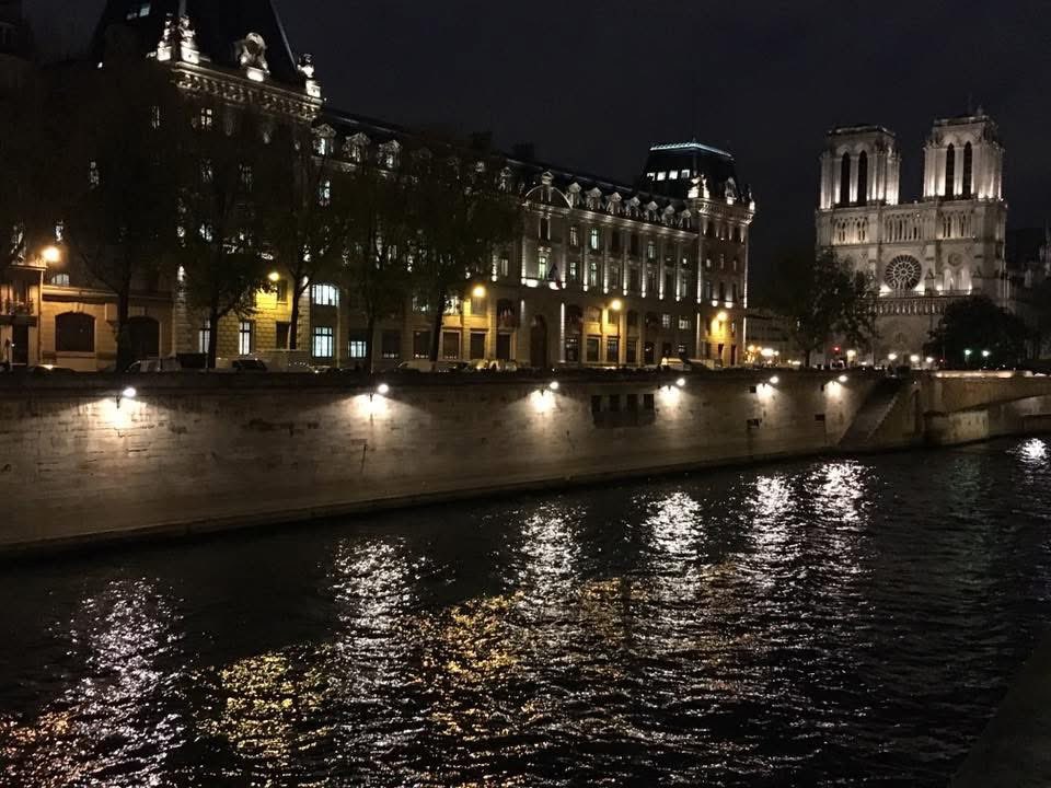 📸 perso ( avant l’incendie). Cette vue 🤩 chaque soir à l’époque où ma vie pro était parisienne 😊✌🏻#Seine #NotreDame