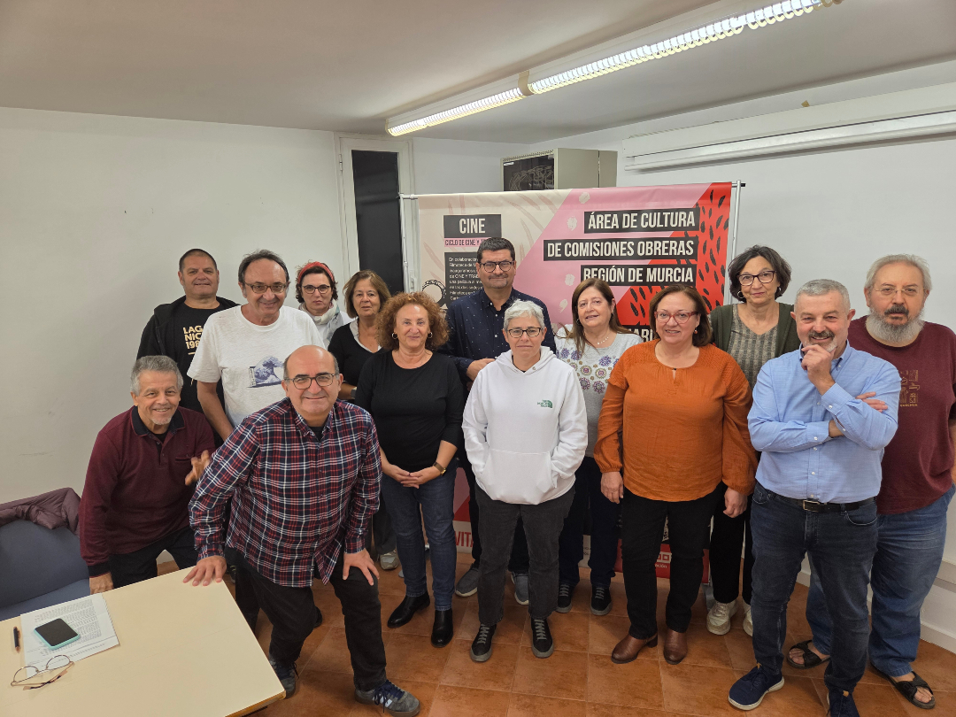 Y así se ha celebrado la primera reunión del CLUB DE LECTURA DE CCOO promovida por la secretaría de Comunicación y Cultura del sindicato. 
Yeguas exhaustas, de Bibiana Collado, ha sido el primero de los muchos libros que pasarán por nuestras manos cada mes en el centro cultural