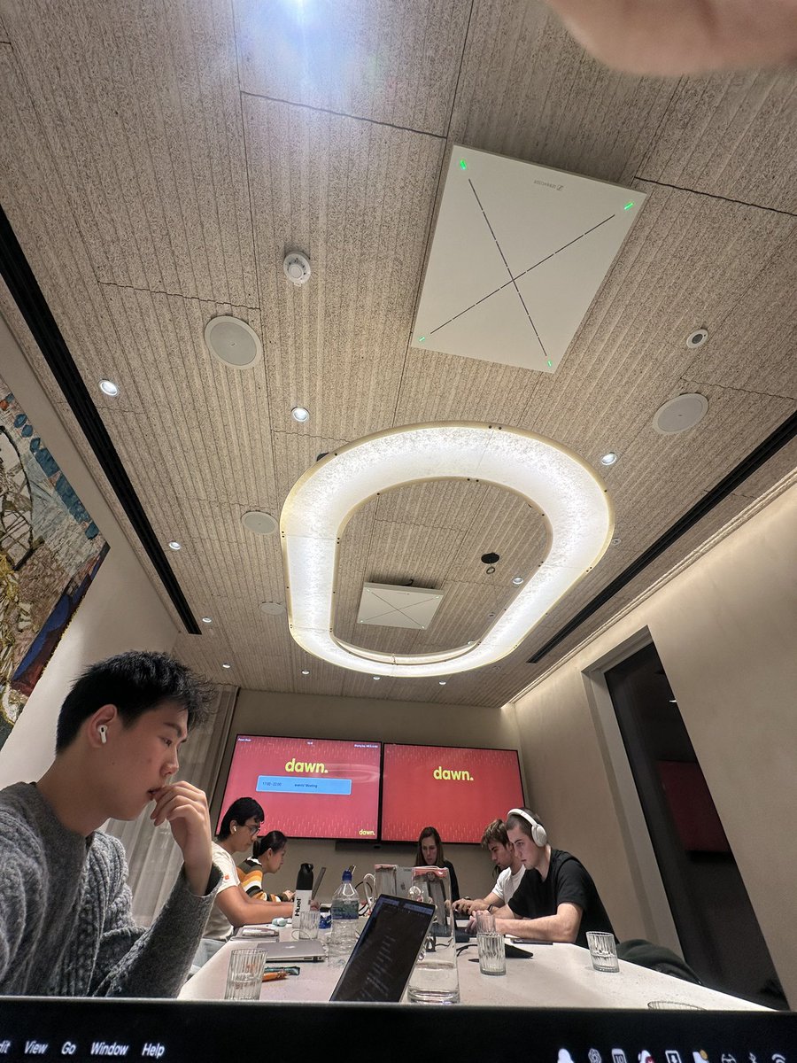 Viraj__Acharya's tweet image. @seidtweets, @chapterone  was on the show last week 

I asked her live if I could stream the AI Engine’s (@aiengine_hack) The Engine Room 

8 teams 
£5k 
5 Days

Less than a week we’re here with Zoe &amp;amp; Jamesin at @dawncapital meeting the cohort and bringing the stream to life.