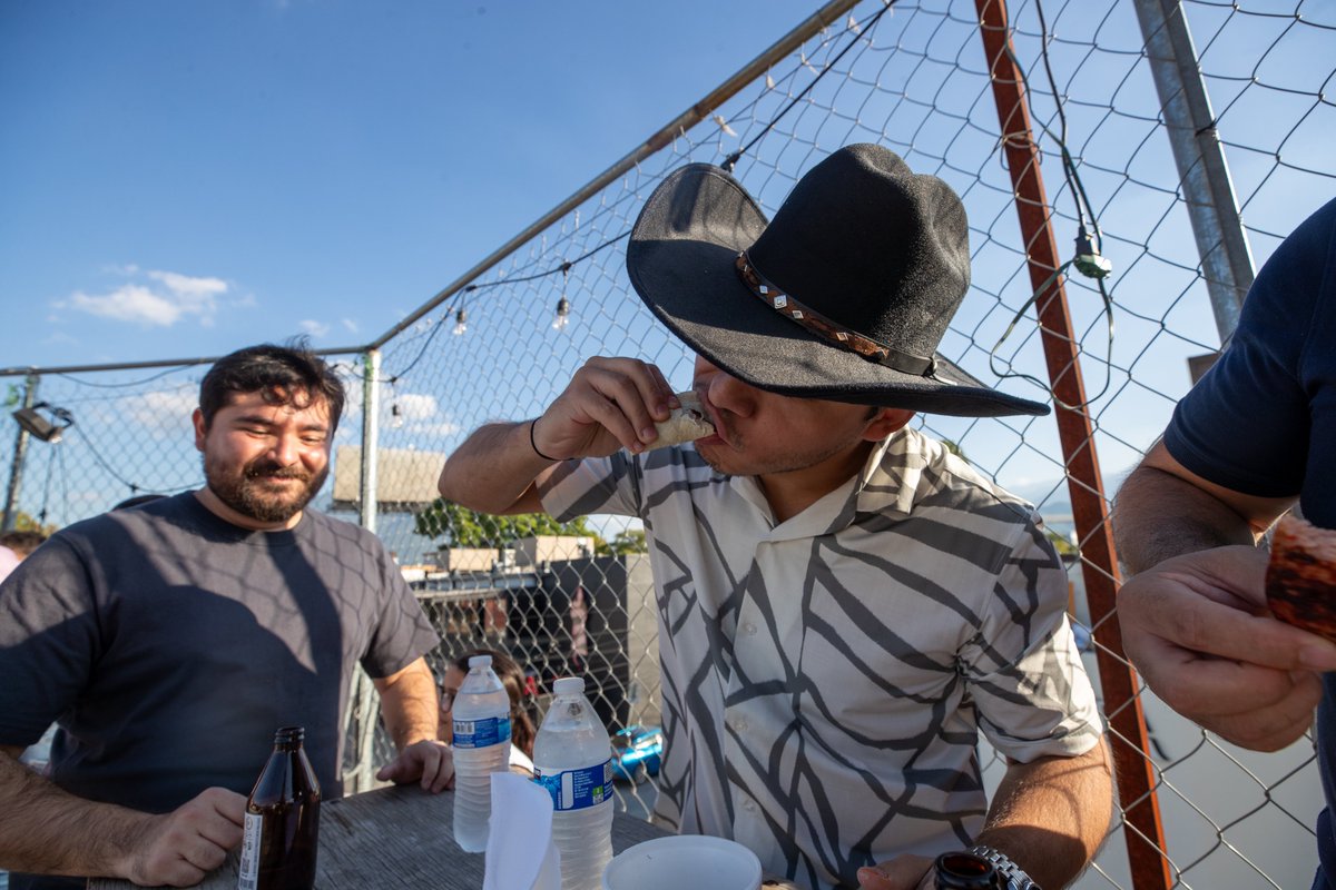 ethereum_mexico's tweet image. ¡Así cerramos #ETHMexico2025🇲🇽 al puro estilo regio! 🤠🥩🔥

Gracias @MOCA_app y a nuestros partners @eth_mty y @mxweb3 por organizar y llevar con éxito la fiesta oficial de cierre.

@MOCA_app hace cripto tan simple como enviar un mensaje. Una app para todo: Pagos con cripto,…