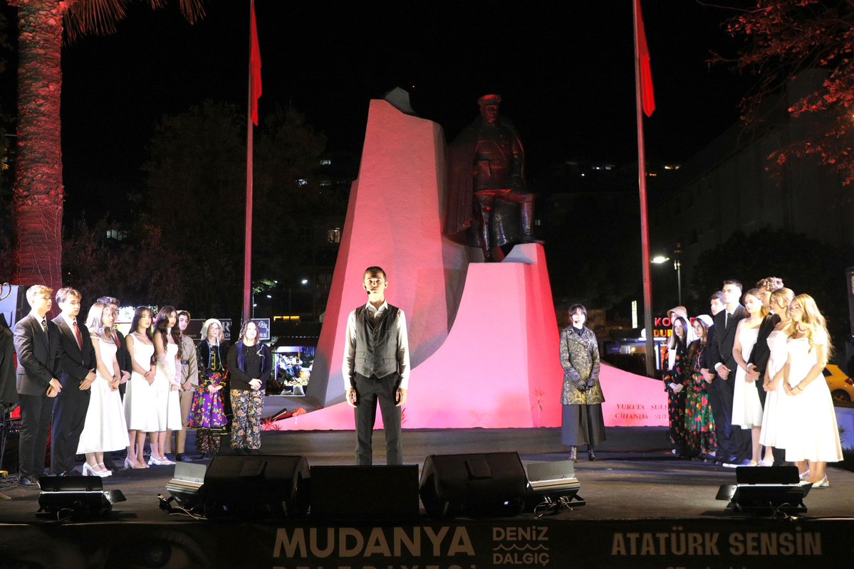 Sonsuzluğa uğurlayışımızın 87. yılında, Atamızı minnet, saygı ve özlemle andık. 🇹🇷

Atatürk’ü yaşatmak, yalnızca anmakla değil, O’nun ilkelerini, her gün yeniden hayatımıza katmakla mümkündür.

İyilik arayan her kalpte Atatürk yaşıyor. 💙

#CumhuriyetinKentinde #AtatürkSevgisi