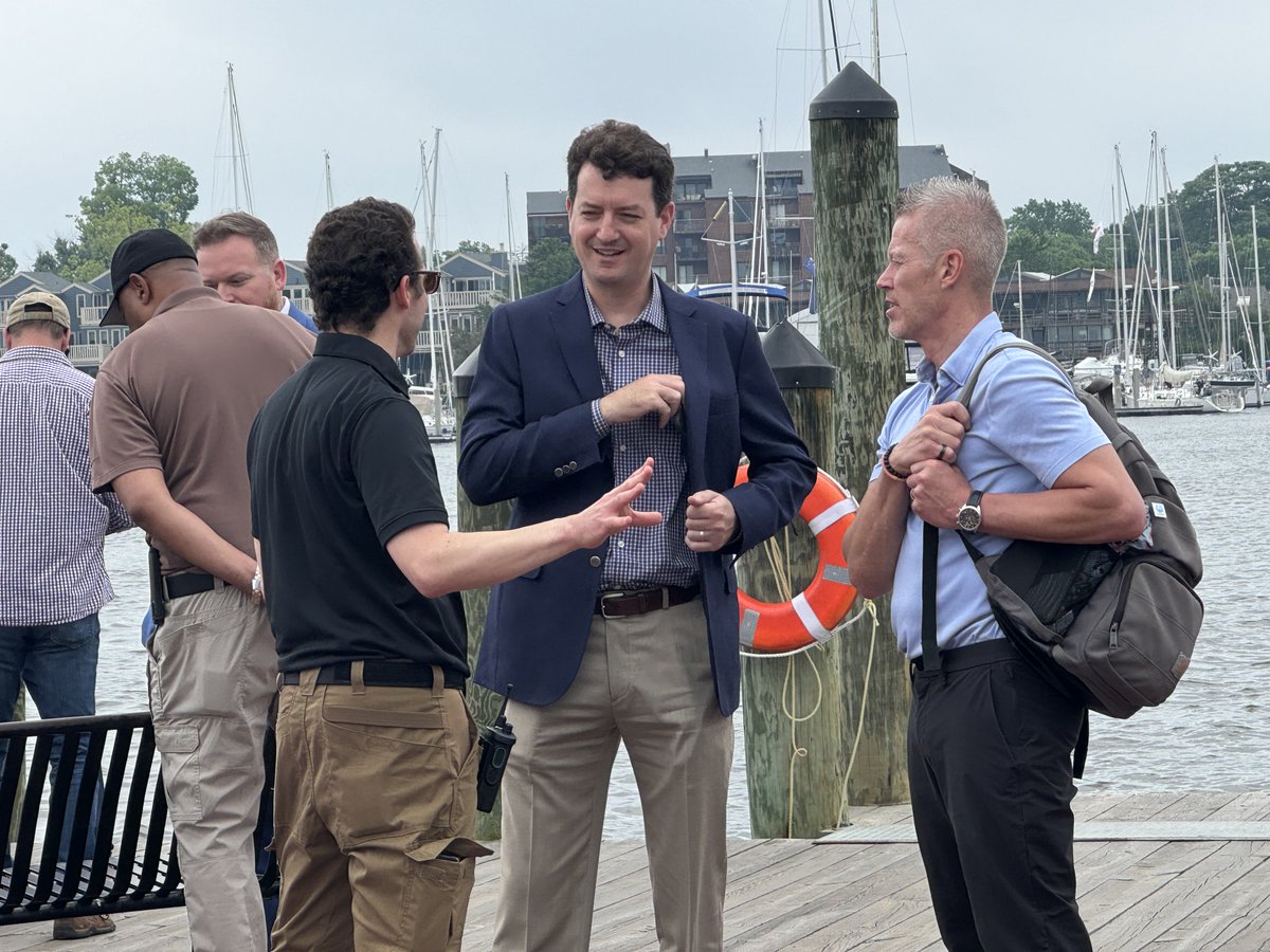 JaredLittmann's tweet photo. Now that I'm your mayor-elect, I plan to hit the ground running. First up, meeting with every department director, chief, and senior leader. For a look into my full plan for my first 100 days, check out this article in the Capital Gazette by @kwilson_news: https://t.co/4ULqTVUd6o https://t.co/jRUiimeWIg