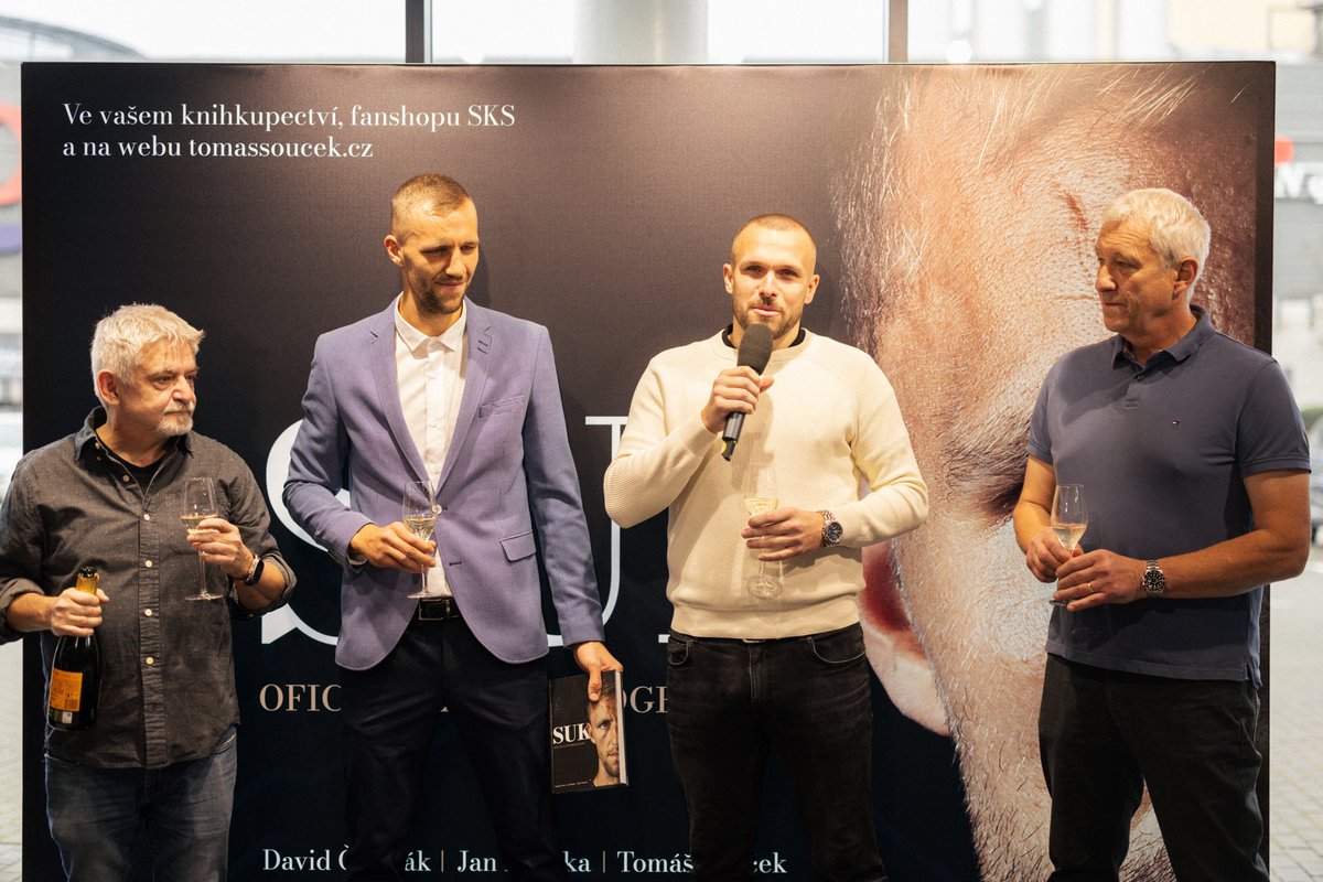 SUK.

Není to knížka, která vypráví jen o příběhu kluka z vesnice, který to dotáhl do Premier League. 

Takový příběh se občas stane. Tomášův příběh navíc všichni známe, od parku na Žižkově až po slávu v nejlepší lize světa.

Mnohem víc je to ale o člověku, kterého v dnešní