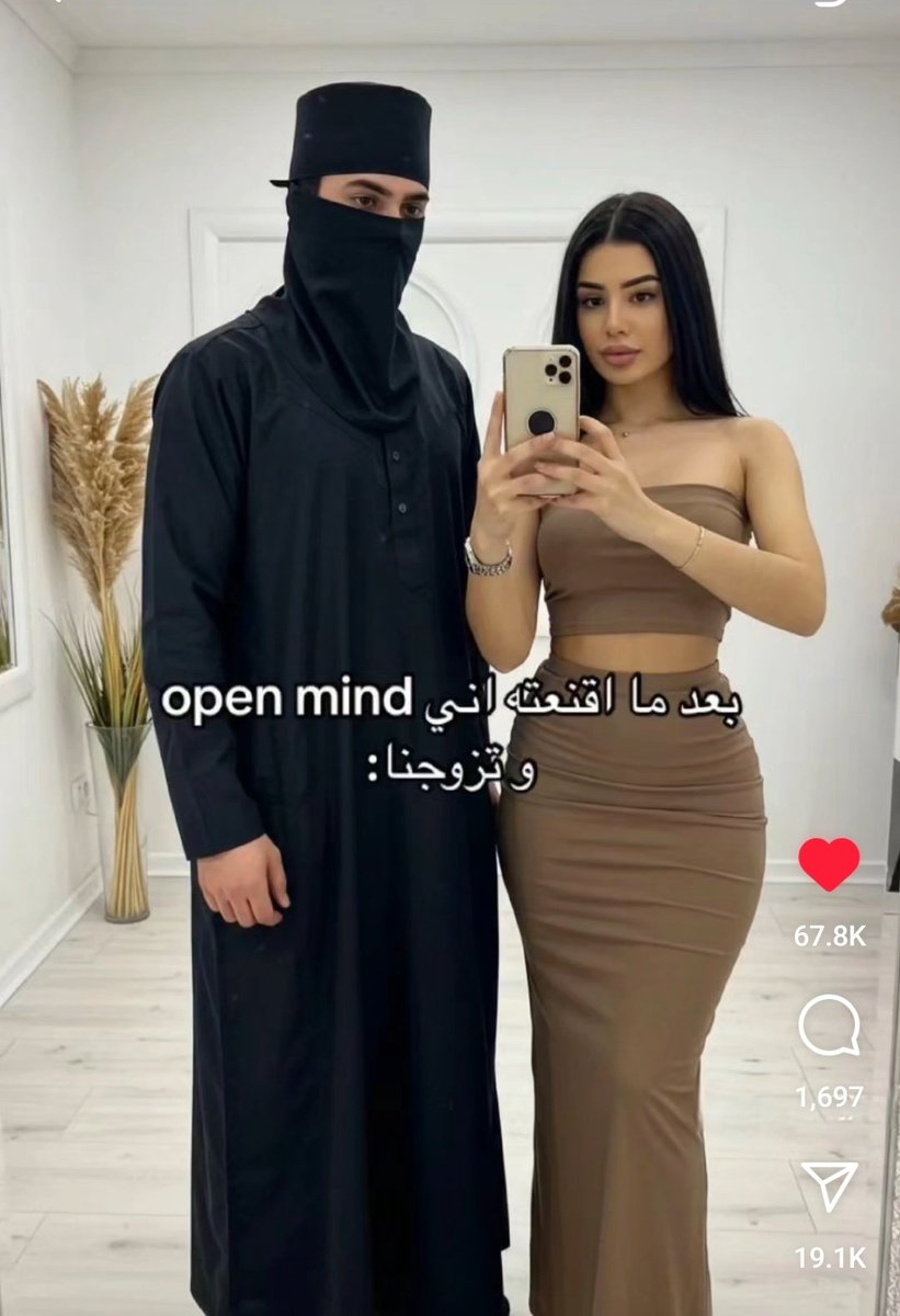 pandunka's tweet image. Dzień Dobry 😍

Co sądzicie o tym żeby mężczyźni się tak ubierali?