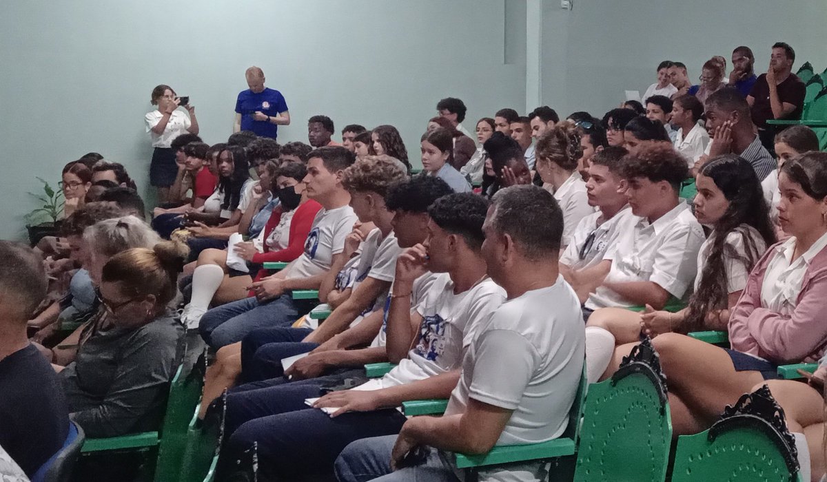 💙🇨🇺En esta ocasión acoje la Escuela Pedagógica de Villa Clara "Manuel Ascunce Domenech" el Consejo Provincial de la FEEM villaclareña , espacio propicio para el debate , la recreación sana , para seguir #HaciendoFuturo por #UnaFEEMqueAmaYFunda 
   #SiempreJoven #UJCdeCuba