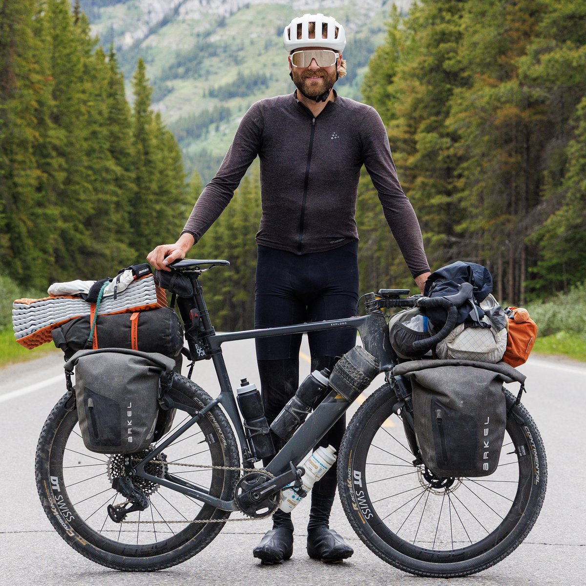 Excellent story on Alexis Cartier riding 10,000 miles to all of the Life Time Gran Prix races this year in <a href="/cyclingweekly/">Cycling Weekly</a> - he also he fit in Canadian Gravel Nationals in Alberta then rode to Montana shortly after that for the Belgian Waffle Ride.

----  cyclingweekly.com/gravel/riding-…