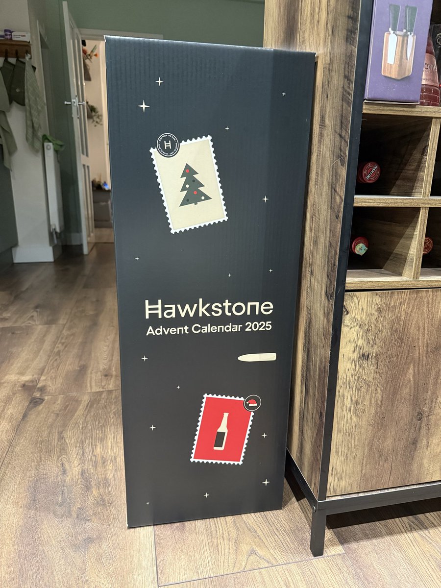 RaychullBe's tweet image. Look what has arrived @JeremyClarkson! Ready and waiting, not so patiently now, for December 1st 😂🎄🎅🏼 🍻 @RealHawkstone #Hawkstone #adventcalendar #christmas