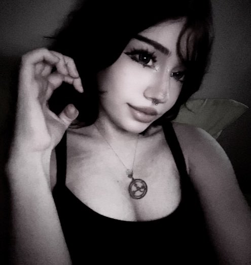 evil large lady tweet media