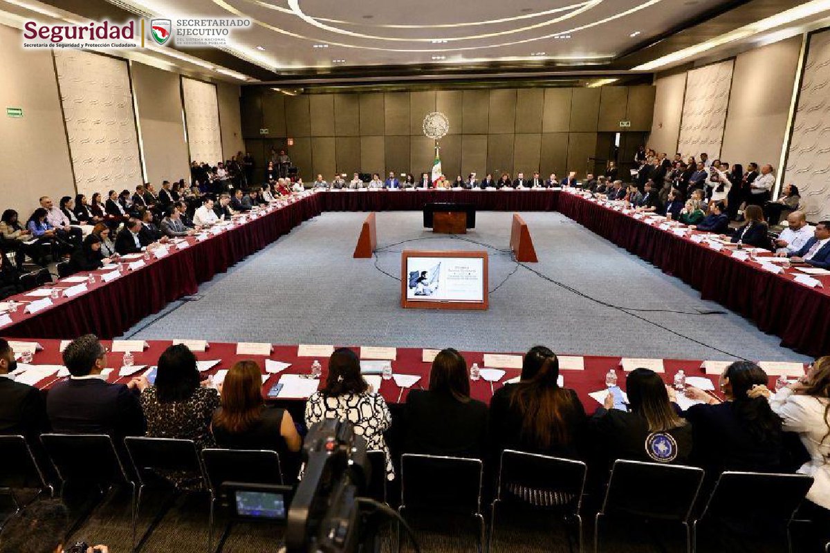 SESNSP's tweet photo. El #SESNSP participó en la Primera Sesión Ordinaria 2025 del #SistemaNacionalDeBúsqueda, encabezada por la Secretaria de @SEGOB_mx, @rosaicela_
Con una ley renovada y una estrategia nacional clara, retomamos los trabajos para:
✅ Fortalecer los procesos de localización e identificación.
🤝 Trabajar de manera más coordinada.
🧡 Cumplir el firme compromiso de hacer justicia a las familias.
#Seguridad #ConstruyendoLaPaz