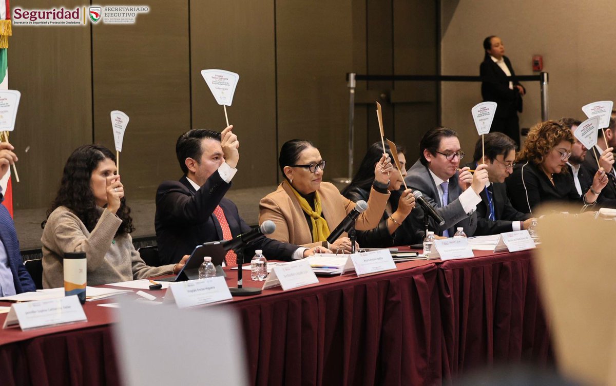 SESNSP's tweet photo. El #SESNSP participó en la Primera Sesión Ordinaria 2025 del #SistemaNacionalDeBúsqueda, encabezada por la Secretaria de @SEGOB_mx, @rosaicela_
Con una ley renovada y una estrategia nacional clara, retomamos los trabajos para:
✅ Fortalecer los procesos de localización e identificación.
🤝 Trabajar de manera más coordinada.
🧡 Cumplir el firme compromiso de hacer justicia a las familias.
#Seguridad #ConstruyendoLaPaz
