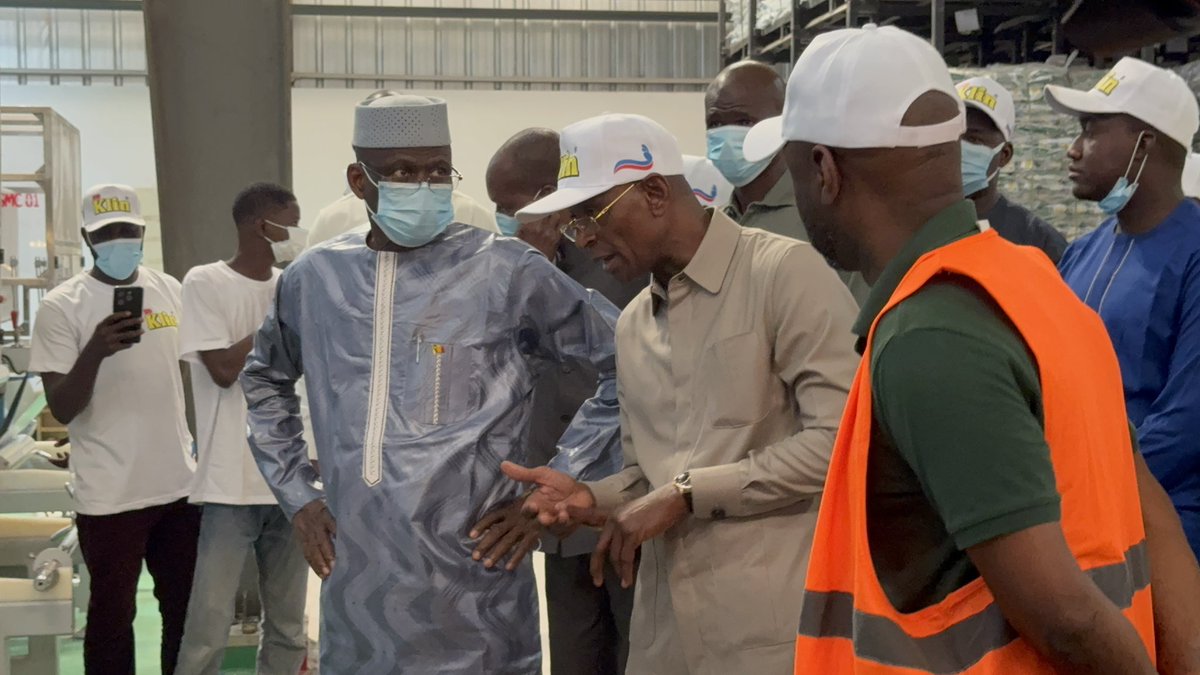 | MIC | 10.11.2025 | Visite d’usine 

Le Ministre de l’Industrie et du Commerce a effectué ce jour 10 Novembre 2025, une visite de terrain à la nouvelle unité industrielle de détergents de SODIMA S.A sous la marque SO Klin

Accompagné des membres de son cabinet ainsi que des