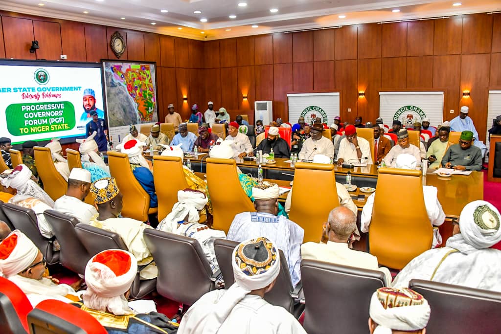 HonBago's tweet photo. Today, I received the delegation of the Progressive Governors' Forum (PGF) led by the Chairman, His Excellency, Senator Hope Uzodimma, on a solidarity visit to our state over the recent disasters that claimed many lives. https://t.co/KCZyvhNHUf