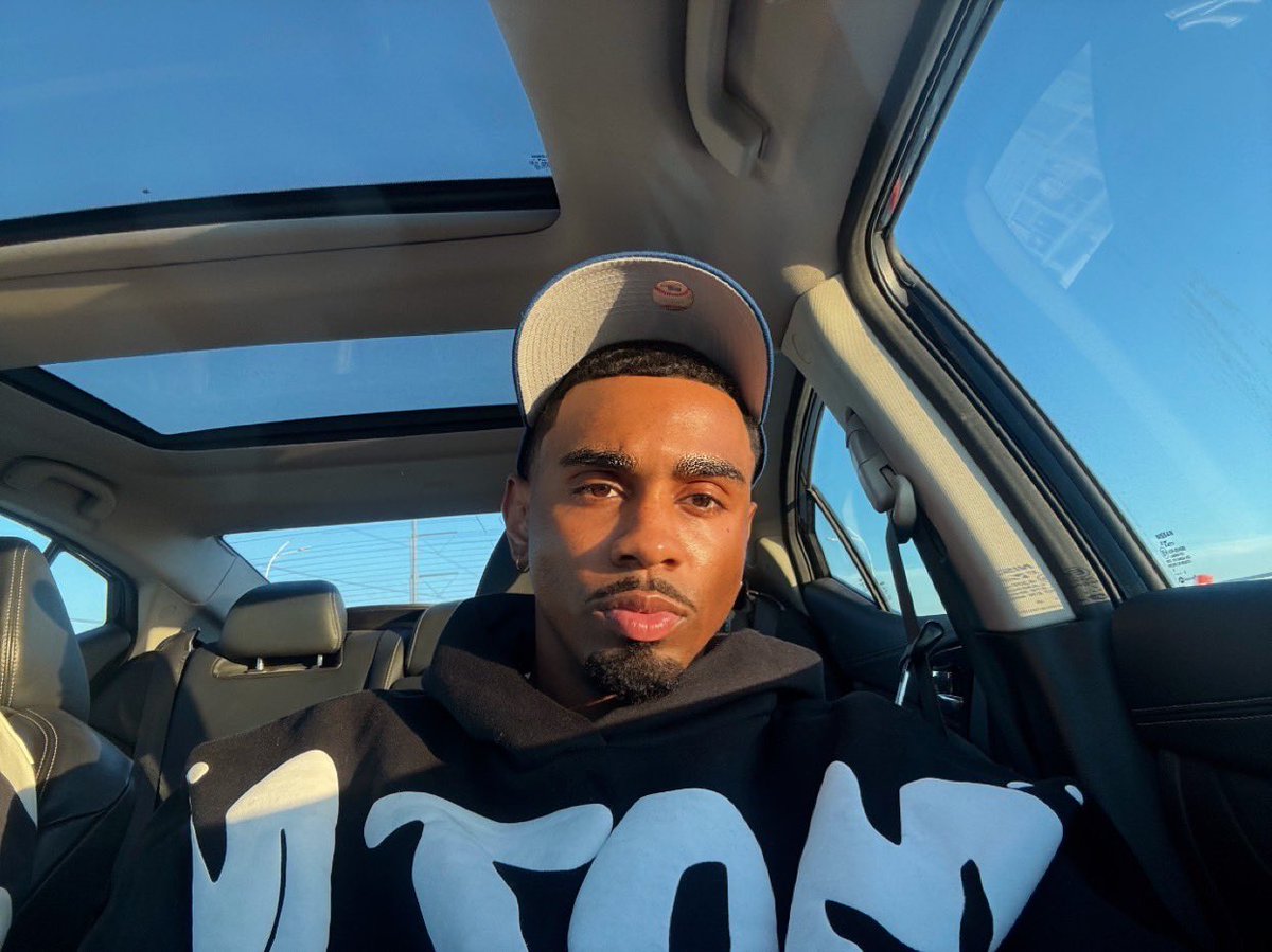 𝐃𝐞𝐚𝐝𝐫𝐢𝐜𝐤 (@officiallde_) on Twitter photo 