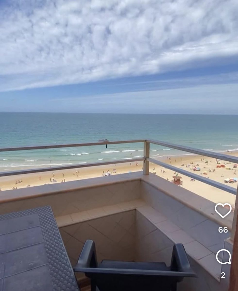 Maarta11's tweet photo. Se alquila habitacion en Cádiz, zona paseo maritimo a la altura de la playa de la Victoria para entrar a partir de diciembre. Se comparte con dos chicas :) #ucapisos #pisoscadiz #cadiz https://t.co/iMnRlDf9Xu