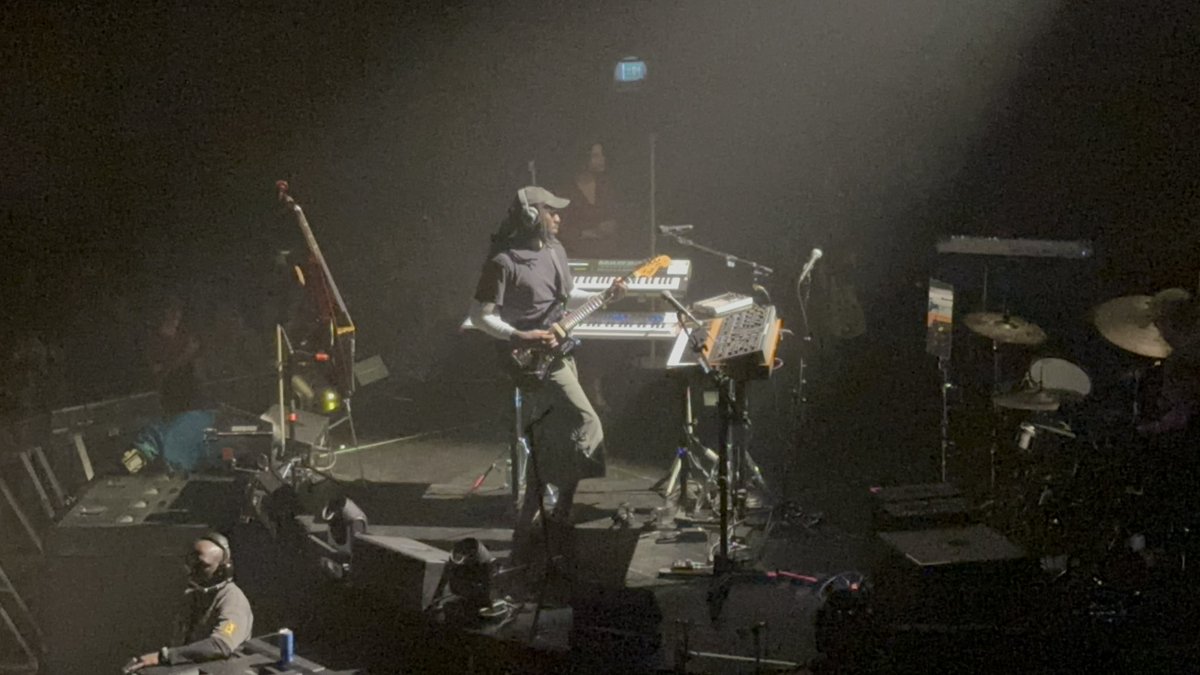 Blood Orange Live at Alexandra Palace 10th November 2025 - Full Concert
youtu.be/JvFOaXguWYI