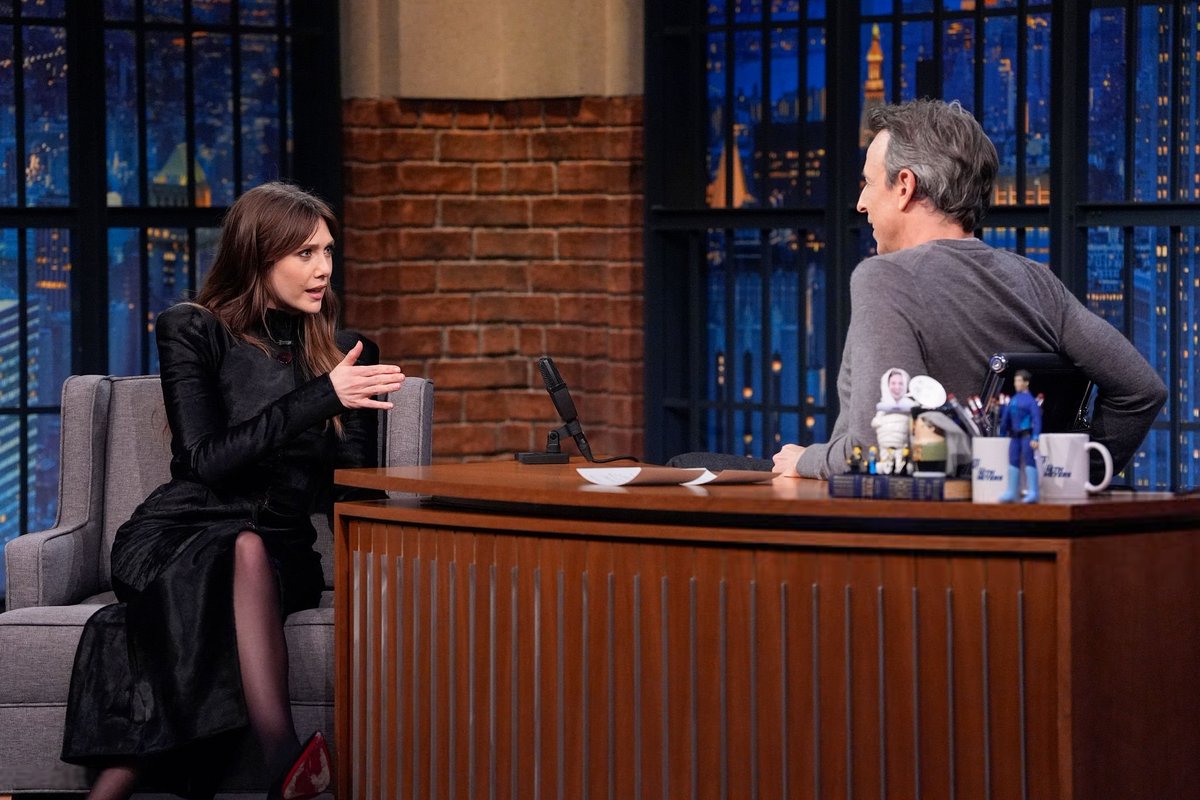 Elizabeth Olsen no Late Night with Seth Meyers hoje, 10/11, para promover "Eternity" em Nova York.

Confira mais fotos em: elizabetholsen.com.br/galeria/thumbn…