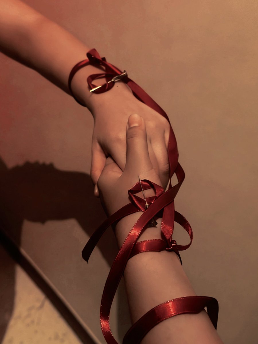 命运的红线缠绕手腕，你我该在梦中相爱

🪡：十六月 <a href="/shiliuyue23/">十六月</a> 
🦋：小颖 @wine79259417 
           乌冬 <a href="/Wudong___/">乌冬</a> 
🏠：不语Studio <a href="/ANN017_Dom/">Ann</a>