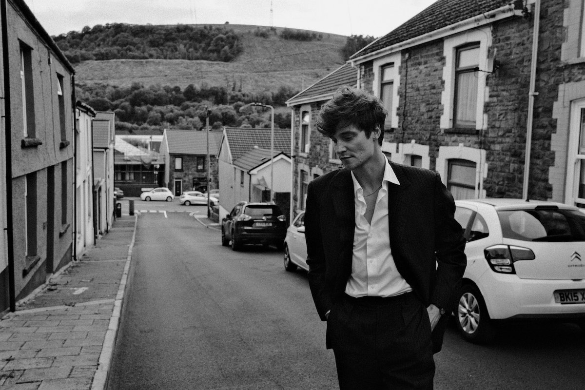 MAGNETMagazine's tweet image. #MAGNETExclusive: Full-EP premiere of #MattHitt’s “You’ll Be Lucky” (@killphonicmusic @mattxhitt). “I had #Macbeth’s witches in mind … What would happen if you met them in an #EastVillage bar instead? A lot of witchcraft happens at 1 a.m. in a dive bar”: magnetmagazine.com/2025/11/11/mag…