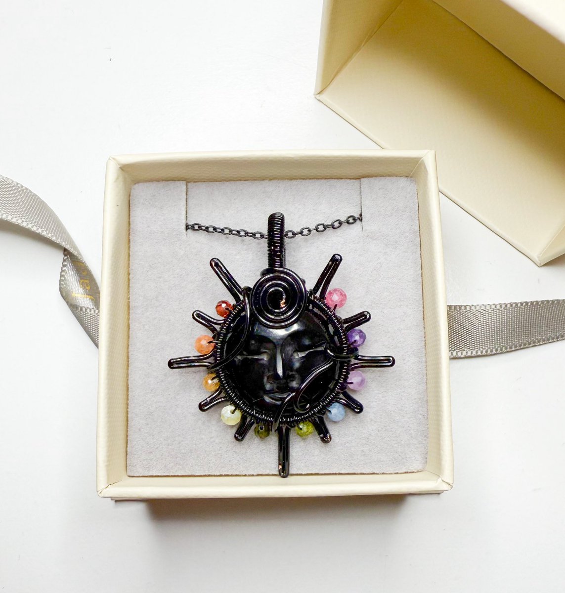 mildhippie's tweet image. 🌚🌈 RAINBOW SUN GIVEAWAY 🌈🌚

to enter: 
• follow, like &amp;amp; rt this
• for a 2nd entry, tag friends!
• for a 3rd entry, like &amp;amp; rt my pinned

winner announced 11/14 &amp;amp; will receive this black moon rainbow beaded sun pendant!
open worldwide !!