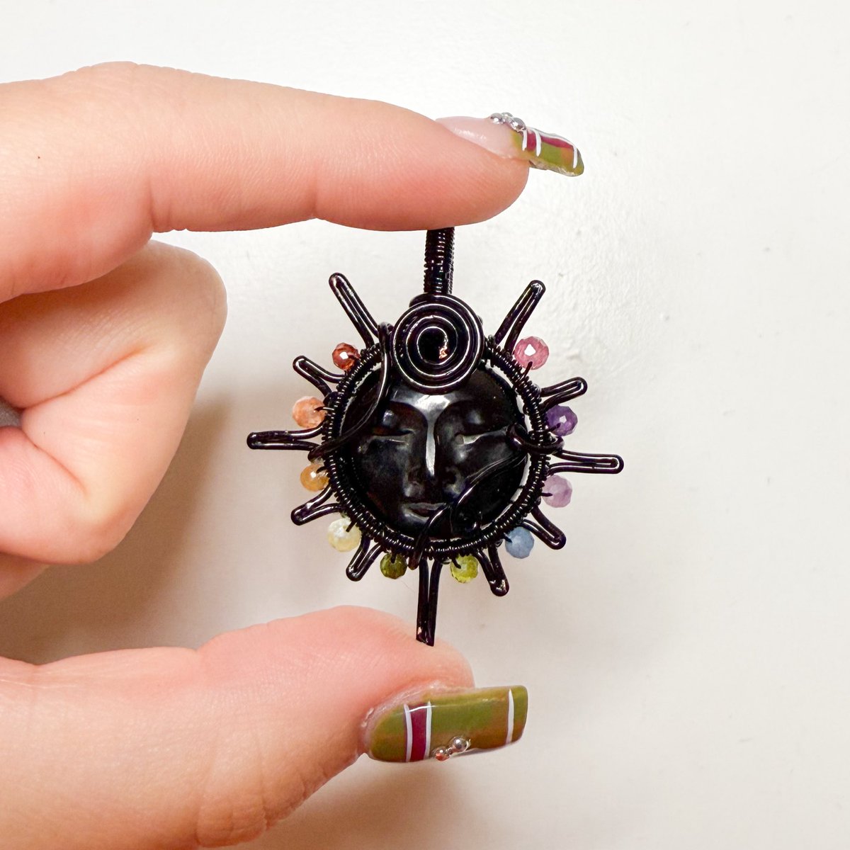 mildhippie's tweet image. 🌚🌈 RAINBOW SUN GIVEAWAY 🌈🌚

to enter: 
• follow, like &amp;amp; rt this
• for a 2nd entry, tag friends!
• for a 3rd entry, like &amp;amp; rt my pinned

winner announced 11/14 &amp;amp; will receive this black moon rainbow beaded sun pendant!
open worldwide !!