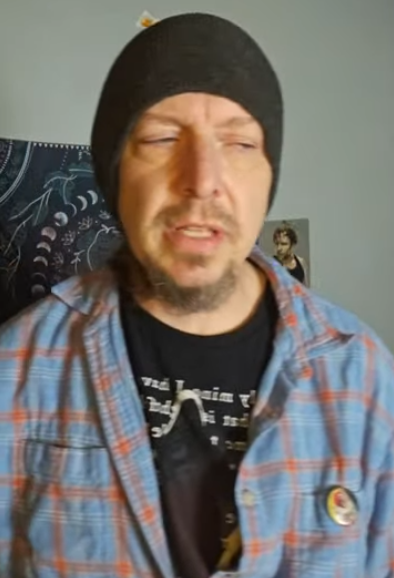 TotesNOTtodd's tweet photo. the flannel returns cuz
negz is plaid to the bone🎸 https://t.co/u7xOgnLqt2