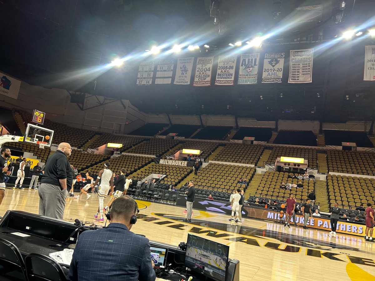 otukoyabc's tweet photo. @MKE_MBB vs Little Rock Trojans here @UWMPantherArena. Grateful for another year covering Panther basketball⚫️🟡🏀 https://t.co/ygIkJYaqrk