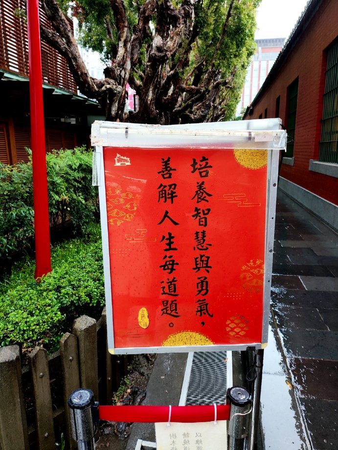 Joncodards's tweet image. 雨の日でも人々が集まってきて、活気に溢れています💦👥