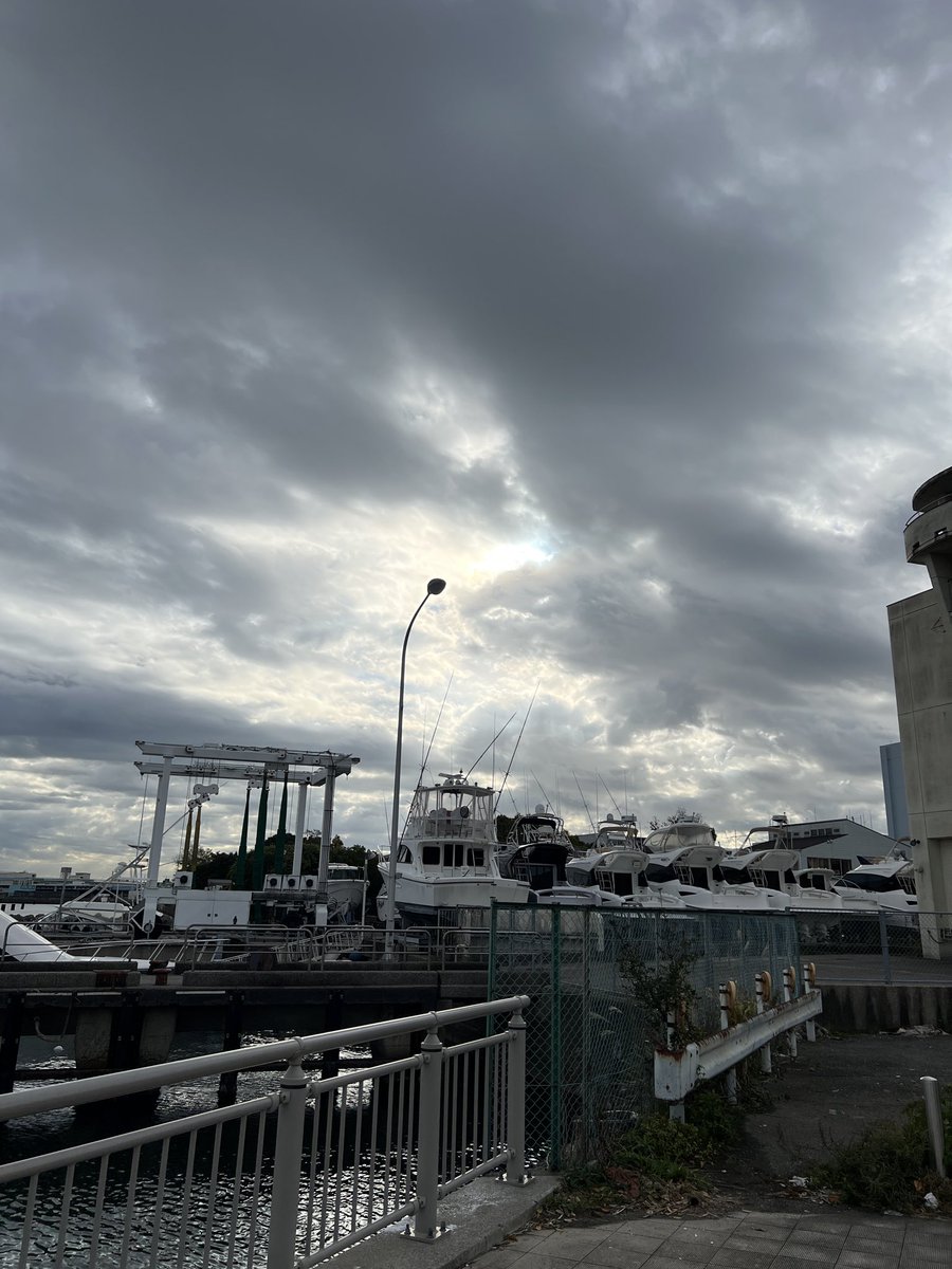 おはミライ～♪☀️
横浜市金沢区（画像は磯子区）は曇り！☁️

先日創業間もないアーリーステージの企業様からDC導入の是非についてご相談を受けました🔥今や企業型ＤＣは必須の福利厚生アイテムです。

✔️晴れの日も雨の日も気にせずコツコツ☺️
✔️社長も社員も未来のあんしん☺️