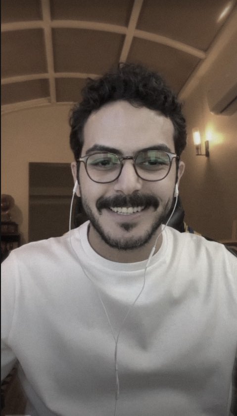 snif778's tweet photo. الشطر الرسمي والأبدي 
لـ وصف بثوث  سلطان بن نايف❣️
" حديثك ونيس وجلسةٍ ما تنمّل " https://t.co/SbPip37S0l