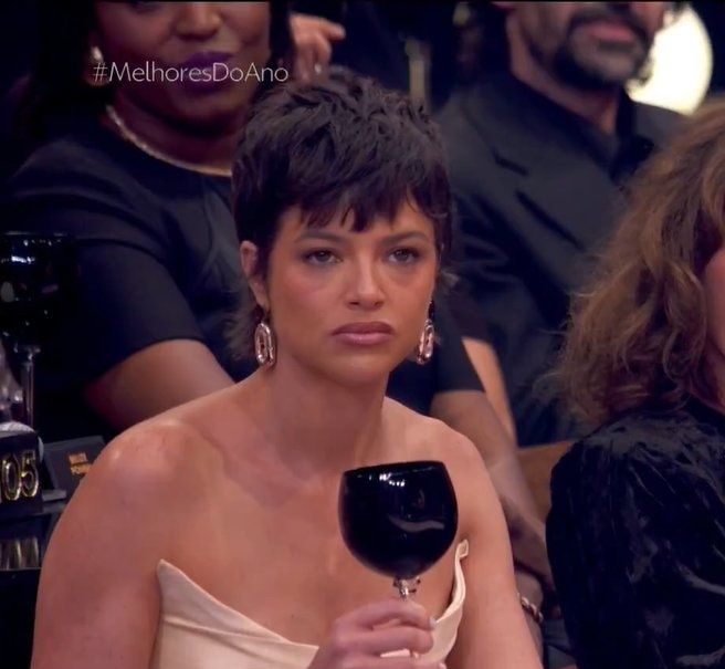 jminariana's tweet image. quando a família do porteiro aparece eu fico assim
#tresgraças