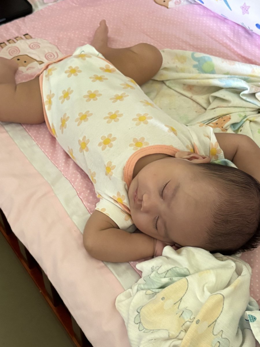 atomicsushi's tweet image. Simula na ng sleep regression ni LO. Ang lala ng stress levels ko bumili ako ng happy meal para sa inner child ko sorry naman 😭 sobrang love ko talaga si Phoebe &amp;amp; Monica! #firsttimemom #sleepregression