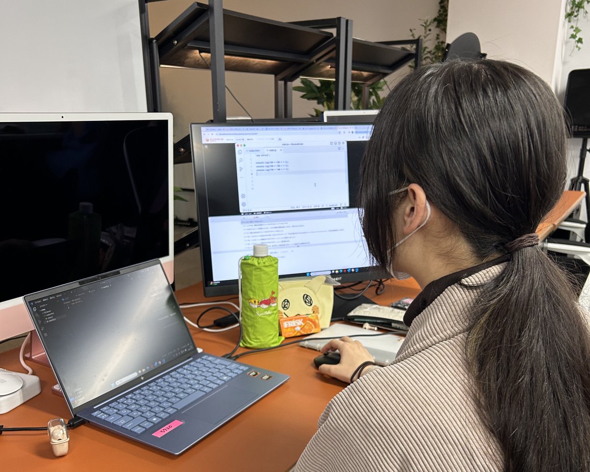 DesignEngineerZ's tweet image. 新しいインターン生が仲間入り🌱
フレッシュな視点でこれから一緒に頑張ってくれます！

#エンジニア #エンジニアと繋がりたい #企業公式相互フォロー #企業公式秋のフォロー祭り #企業公式さんと繋がりたい #企業公式が地元の天気を言い合う #企業公式が朝の挨拶を言い合う #企業公式つぶやき部