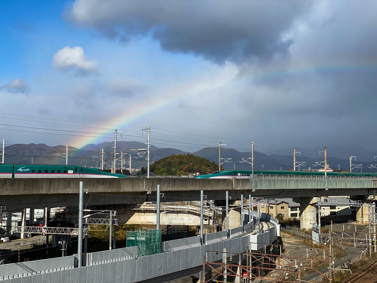 SeleneSports's tweet photo. キレイな虹が出ていましたー

#空ネット 
#虹
#福島市
#ダイユーエイトマックス
#新幹線 https://t.co/UKlO9HjOsy