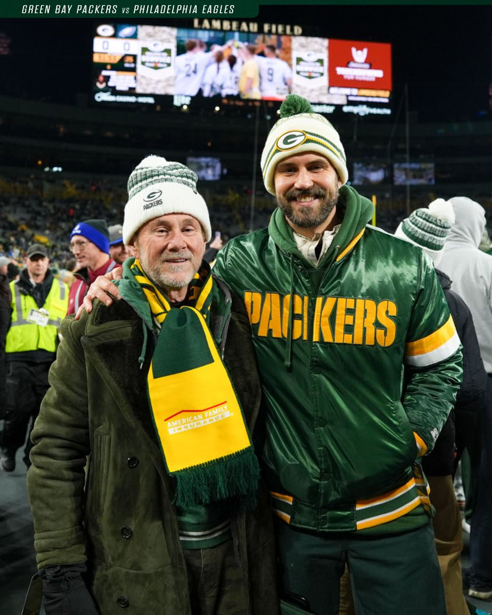 packers's tweet photo. Bachelor Nation 🤝 Packers Nation https://t.co/NMezANdrCL