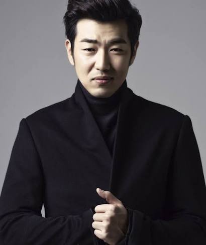 hourlyjaeminn's tweet photo. [INFO] More information about actor Jaemin’s upcoming Wind up drama

- Jaemin takes on the role of Tae-hee, the mysterious transfer student.

- Veteran actor Lee Jong-hyuk joins the cast as  high school baseball coach, while Oh Hyun-kyung will play Tae-hee’s (Jaemin) mother.

- Content production company TakeOne Company x SM Entertainment co- produce 

- On air estimated first half of next year

#JAEMIN #재민 #ジェミン