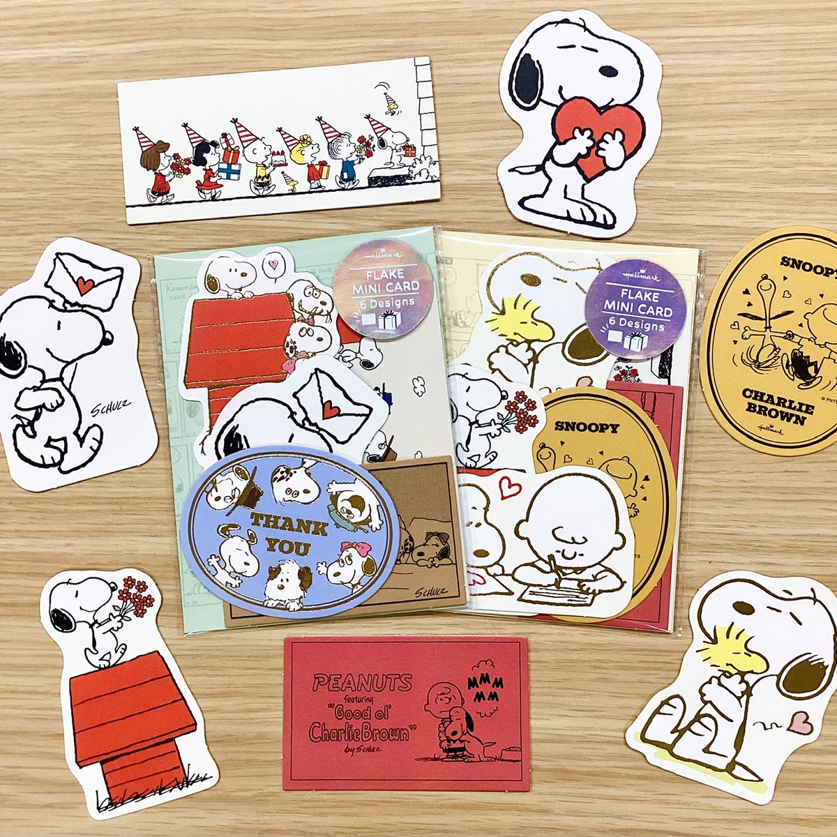 ギフトにも自分用コレクションにも！ スヌーピーとムーミンが可愛いフレークタイプのミニカード新発売 prtimes.jp/main/html/rd/p…