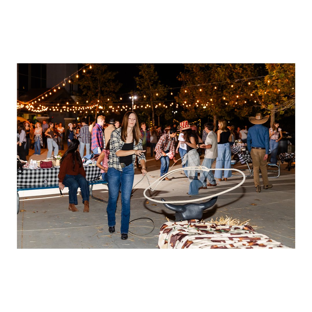 TrinityCCA's tweet image. 🤠 What a night! Our Hoedown was a blast — complete with bull riding, line dancing, food, games, and all-around fall fun! 🍂 Our Upper School students came together for such a great night of laughter, music, and community.