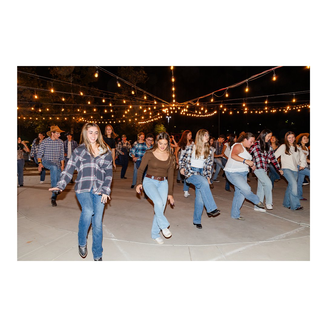TrinityCCA's tweet image. 🤠 What a night! Our Hoedown was a blast — complete with bull riding, line dancing, food, games, and all-around fall fun! 🍂 Our Upper School students came together for such a great night of laughter, music, and community.