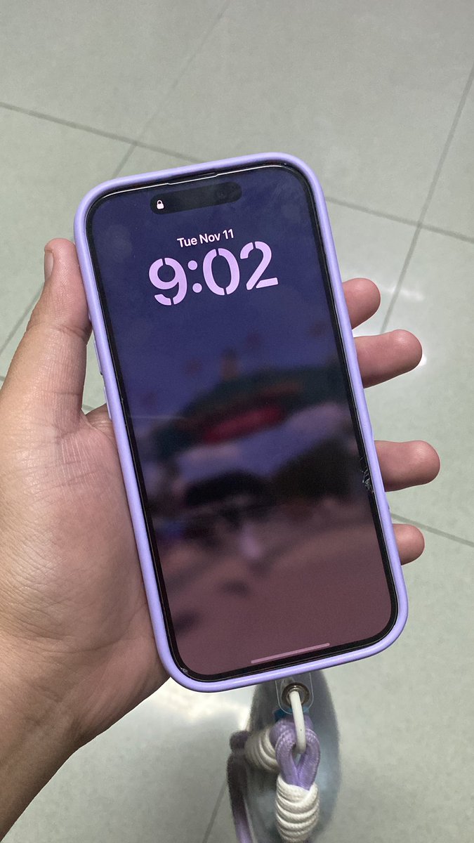 exosmochi's tweet image. help rt wts lfb interest check ph

iphone 16 pro 
128gb, 100% battery health
Black
Newly bought last october
Used during our macau-hongkong trip &amp;amp; reverie in mnl only
No issues/dents/cracks
Yung crack sa side ay screen protector lang

DM!!! 

rfs: will upgrade to pro max