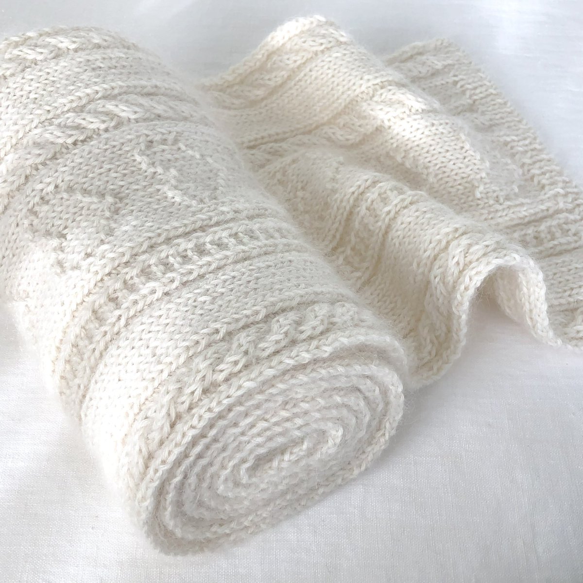 DLknits2024's tweet photo. #sweetgiftoflovescarf 은 이제 한국어로도 가능해요 이미 스웨터를 만드셨다면 같은 실을 사용하면 너무 귀여워요!!! 모두들 사랑 많이 하시고 행복한 뜨개질 하세요 🤍
Thank you sweet @sh.yeon for all your help!!! 🤍🤍🤍

https://t.co/nS9oLkRd5g https://t.co/JYebrnM9kL