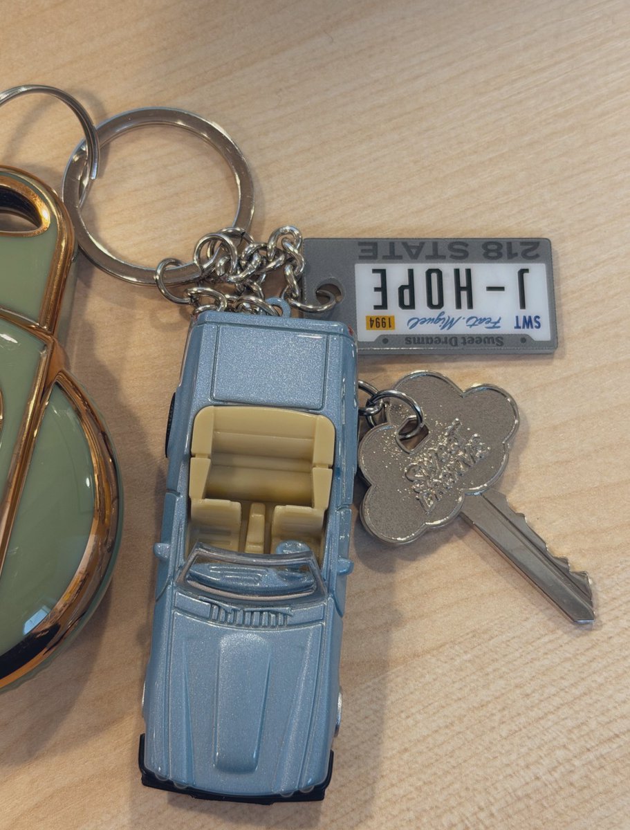 surprise_jimin's tweet image. 자동차 키링으로 쓰고 있는데 튼튼하기도 하고 컨셉이 찰떡이다 쩨홉