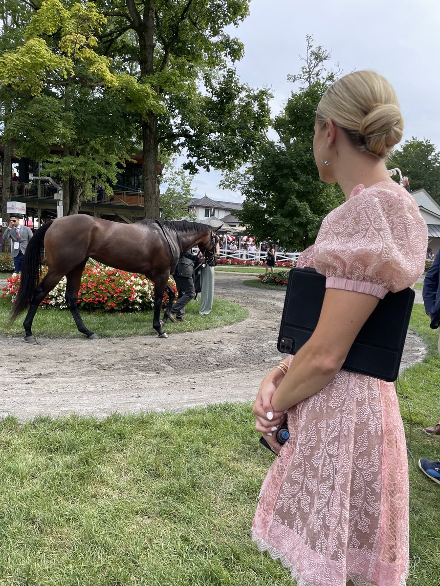 BestBetDesign's tweet image. Popped up on memories today. Brightwork at Saratoga in ‘24 shortly before she flipped and was scratched with @acacia_clement looking on. Heartbreaking day for ⁦@ortizracing⁩ Loved this filly!