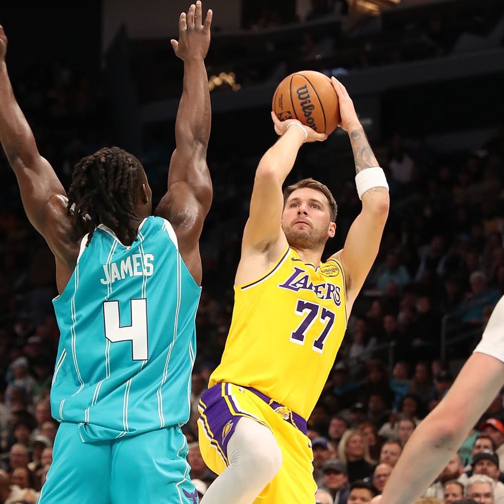 LakeShowYo tweet media