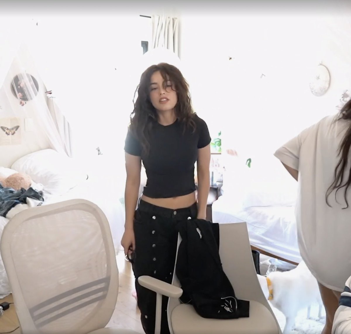 wildalexspotted's tweet photo. does she know I’m fucking insane https://t.co/5prg4vKxxT